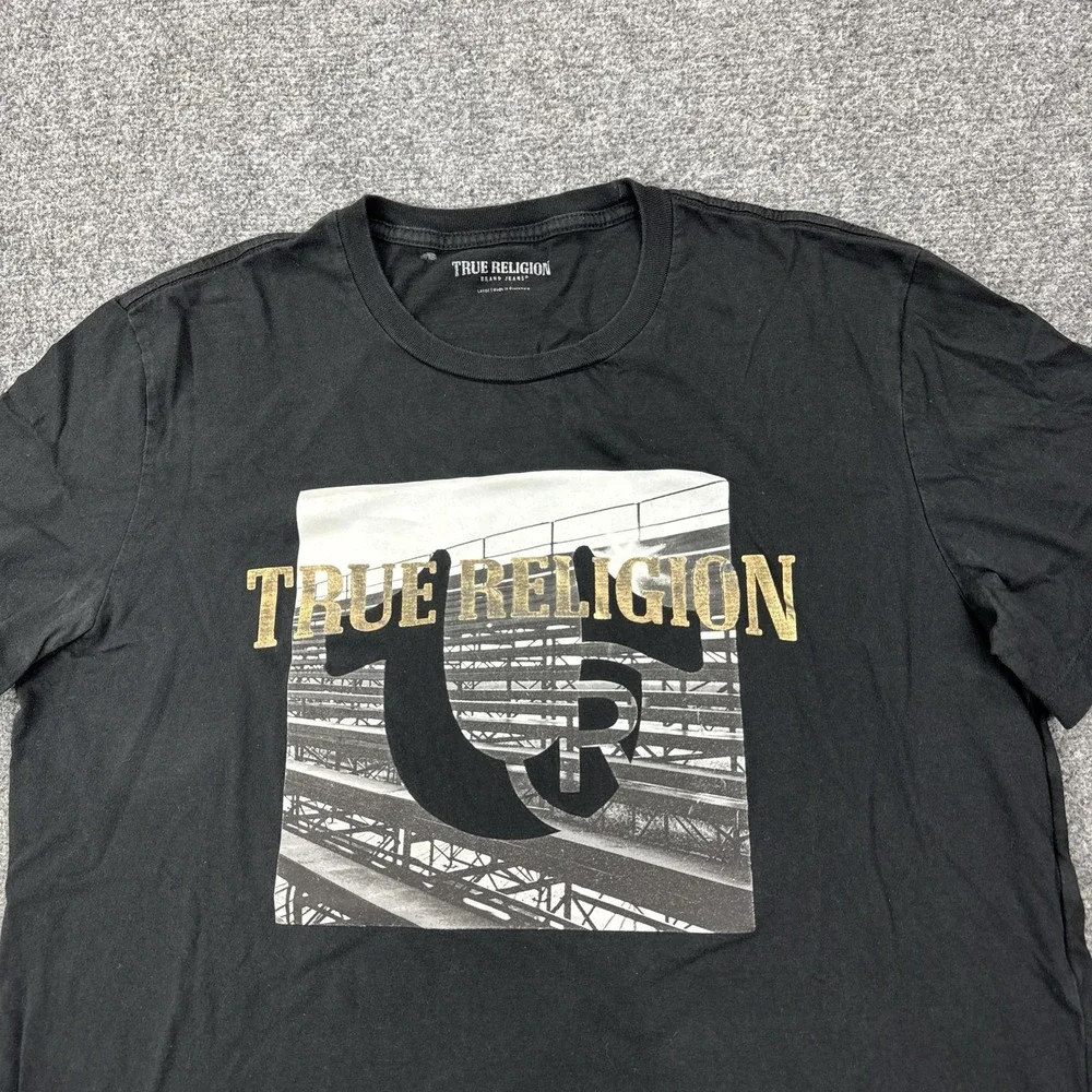 True Religion Shirt Mens Large Black Bleachers Graphic Logo Crewneck Tee Tagless